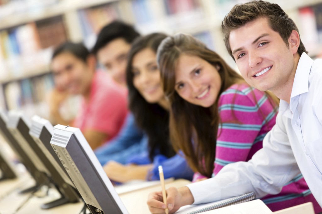 the-benefits-of-tutoring-others-while-in-college-a-real-online-degree